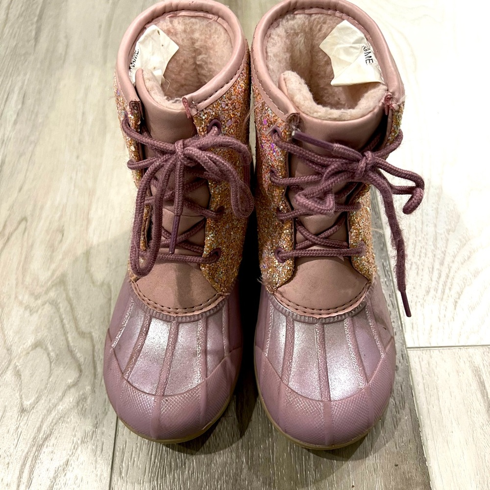 Girl snow boots. 12